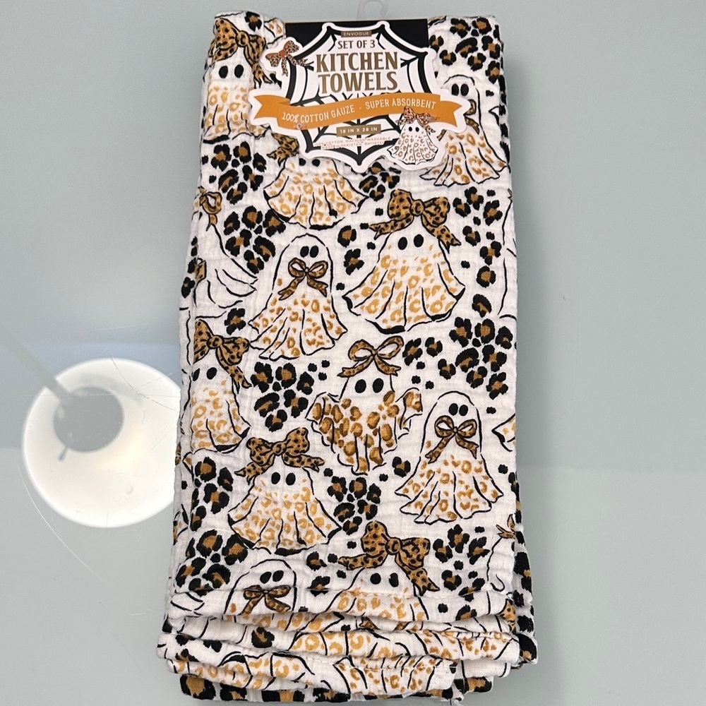 NWT Envogue Cheetah Ghost Kitchen Towels